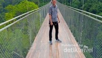 Jembatan yang sedang hits di Instagram yakni jembatan Gantung Situgunung