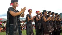 Ulos yang digunakan saat acara-acara besar (tanobatak.wordpress.com)