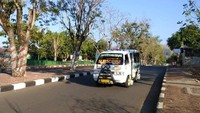 Sebuah akutan kota mulai beroperasi sejak pagi hari.