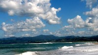 Deburan ombak Kalala yang cantik dan indah