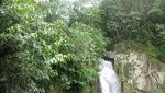 Kalau Hujan, Air Terjun Ini Warnanya Seperti Darah