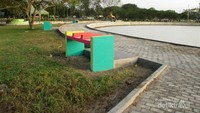 Bangku beton yang asyik untuk bersantai