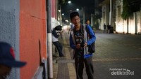 Mengamati obyek, mencari titik fokus terbaik