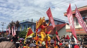 Kalau Takut Jangan Lihat, Atraksi Tatung dari Singkawang