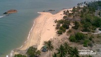 Eloknya Pantai Tanjung Kalian dari ketinggian,.
