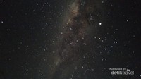 Kalau beruntung, kamu juga akan melihat milkyway dengan mata telanjang.