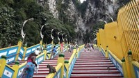 Ratusan anak tangga Batu Caves