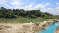 Danau yang kedua berwarna hijau