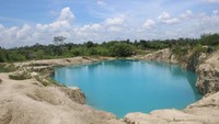 Danau yang pertama berwarna biru toska