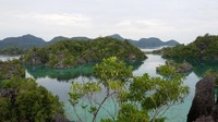 Pemandangan keren yang bisa dilihat dari atas Bukit Sombori