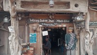 Warung Bakmie Mbah Gito nampak dari depan