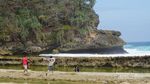 Kangen Malang? Nih Coba Lihat Cantiknya Pantai Batu Bengkung