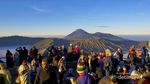 Kangen Menikmati Sunrise Terbaik Bromo Bersama Siapa?