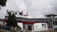 Kapal di atas rumah
