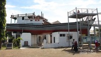 Kapal di atas atap rumah Desa Lampulo Aceh