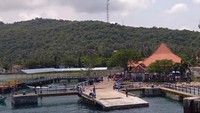 Daratan Karimun Jawa dilihat dari kapal feri Siginjai
