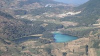 Telaga Warna dari puncak Gunung Prau