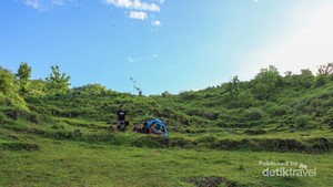 Kapan Lagi Kemping dengan View Pantai Seperti Ini?