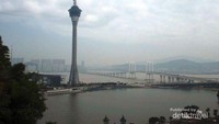 Macau Tower dan Jembatan Macao tampak jelas daru bukit Penha.