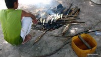 ikan ekor kuning khas karimun jawa,dibakar untuk makan siang