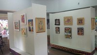 Sejumlah karya seni lukisan di Gallery Mini Art