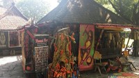 Salah satu kios yang memamerkan dan menjual hasil karya seni