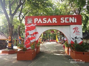 Karya Seniman Lokal di Pasar Seni Ancol