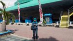 Kata Siapa Wisatawan Tak Bisa Naik Kapal Selam?