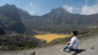 Pemandangan kawah Gunung Kelud dari sisi barat di kaki puncak Sumbing.