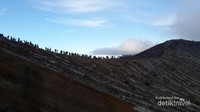Puncak Gunung Ijen berketinggian 2443 mdpl