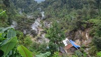 Cibuni di tengah kawah