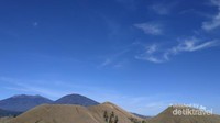 Gunung Raung dari Kawah Wurung
