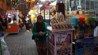 Seperti halnya di Indonesia, merupakan kebanggaan kala kios jajanan dan makanan di Korea yang sempat masuk TV memajang fotonya sebagai penarik pengunjung. Termasuk stand ice cream dan minuman ini yang sempat masuk program TV Korea, SBS.