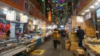 Suasana di salah satu koridor di Bupyeong Kkantong Market. Besar dan rapi.