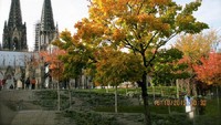 taman di belakang Kolner Dom