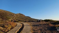 Trekking menuju puncak Kelimutu
