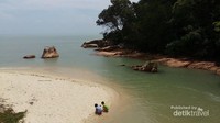 Pantai Kerachut yang sepi dan bersih