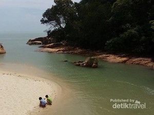 Keajaiban Malaysia, Ada Danau Air Tawar di Tepi Pantai