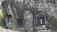 Liang Pa makam batu berbentuk Oval di Sesehan