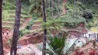 Kolam renang di area Obwis Bukit Comal