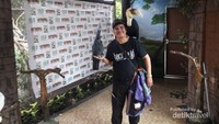 Bisa berfoto dengan burung di Batu Secret Zoo