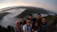 Berfoto bersama