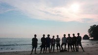 Berpose Bersama