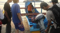 Menyewa Perahu Nelayan