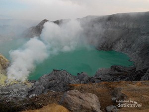 Kecantikan Kawah Ijen dan Blue Fire di Banyuwangi