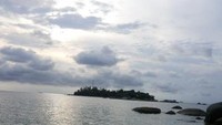 Pulau Putri berrhadapan dengan Pulau Lampu