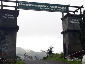 Kehangatan Warga Desa Tertingi Pulau Jawa yang Bikin Meleleh