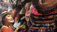 Souvenir unik yang bisa kalian temukan di Khao San Road.
