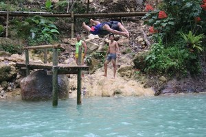 Keindahan Air Terjun Kembang Soka yang Menyejukkan