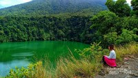 Harus berhati-hati di tepian danau yang langsung menghadap ke dalam danau